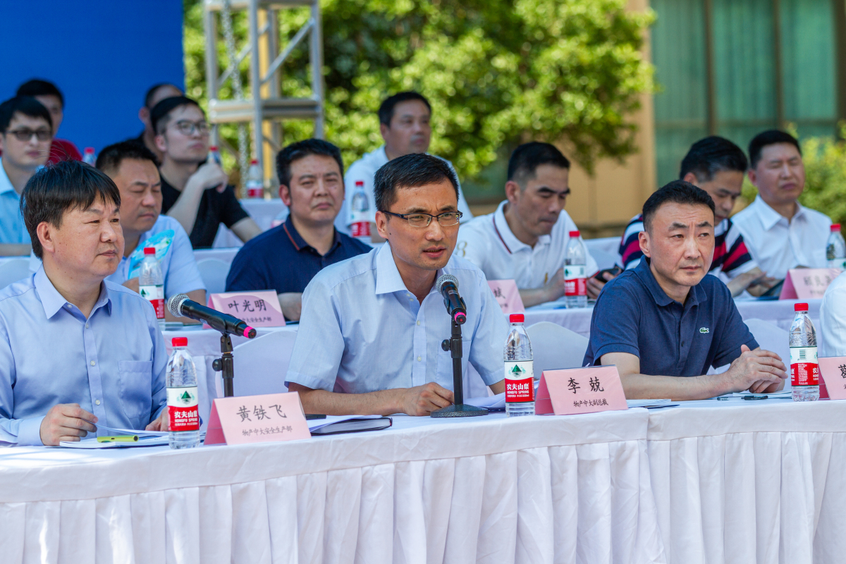 1591227230765711MGZo.jpg 集团李兢副总裁对演练过程进行点评并布置安全生产重点工作.jpg